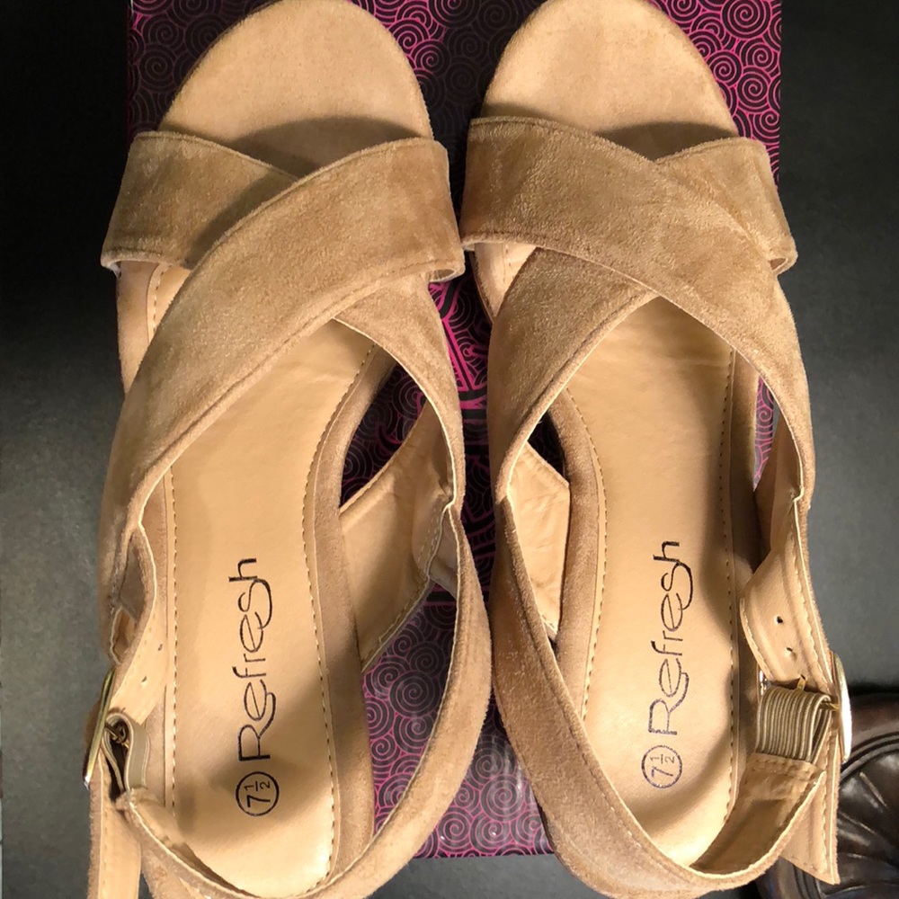 Tan platform sandals - Picture 2 of 4